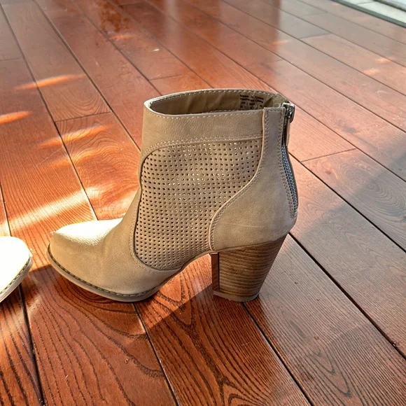 Call it Spring Booties - Picture 3 of 4